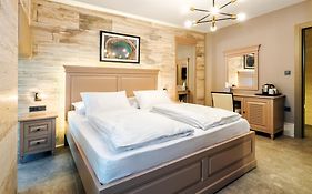 Split Central Pazar Rooms